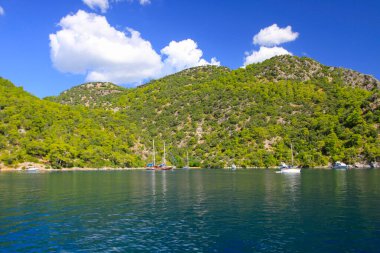 Turkuaz su kenarında plajda Türk resort, bodrum, Türkiye