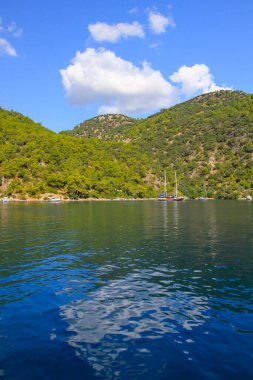 Turkuaz su kenarında plajda Türk resort, bodrum, Türkiye