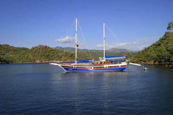 stock image Turquoise water near beach on Turkish resort, Bodrum, Turkey