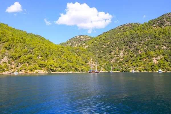 Turkuaz su kenarında plajda Türk resort, bodrum, Türkiye