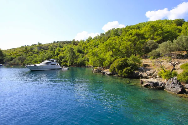Turkuaz su kenarında plajda Türk resort, bodrum, Türkiye
