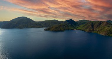 Oludeniz Sahili 'nin panoramik manzarası. Fethiye, Mugla, Türkiye. Yaz ve tatil konsepti.