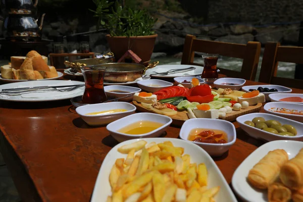 Tradycyjne Tureckie Śniadanie Szeroką Gamą — Zdjęcie stockowe