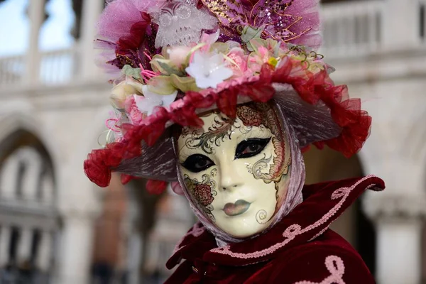 Костюмы Венецианского Карнавала — стоковое фото