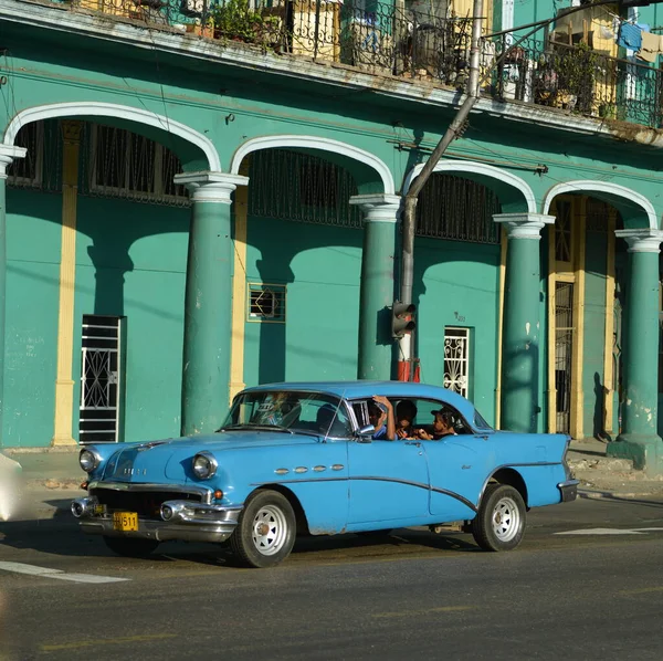 Carros Clássicos Nas Ruas Cuba — Fotografia de Stock