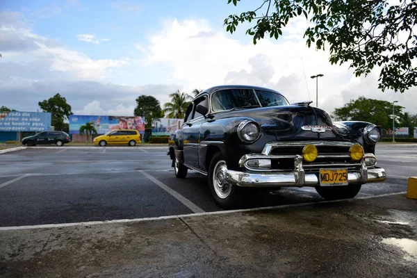 Klasszikus Autók Kuba Utcáin — Stock Fotó