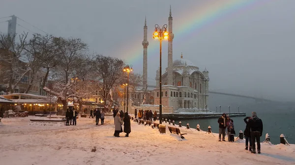 Schneetag Ortakoy Istanbul Türkei Blick Auf Ortakoy Moschee Und Bosporus — Stockfoto