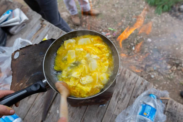 Jaja Gotowane Masłem Wiejskim Kempingu — Zdjęcie stockowe