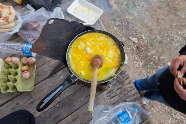 Uova Cotte Con Burro Del Villaggio Nel Campeggio — Foto Stock