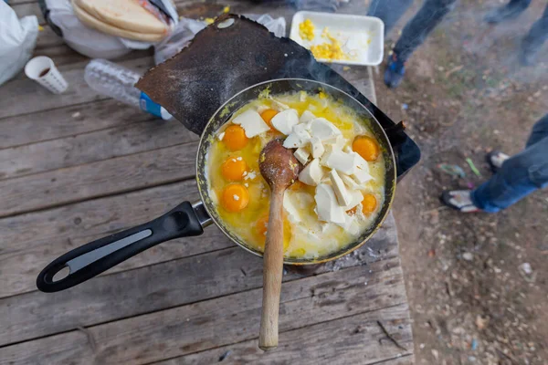 Uova Cotte Con Burro Del Villaggio Nel Campeggio — Foto Stock