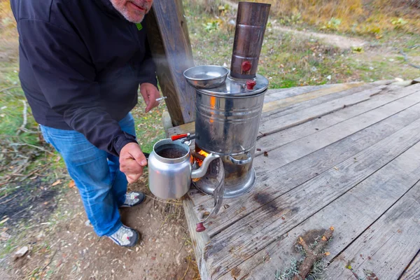 土耳其萨莫瓦尔户外 在火上的双锅上准备外面的茶 — 图库照片