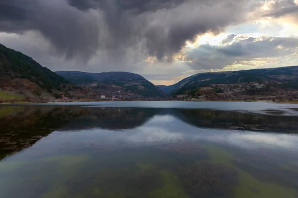 Cubuk Lake Goynuk District Bolu Turkiet Vacker Sjöutsikt Med Väderkvarnar — Stockfoto