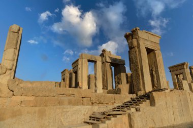 İran 'ın Şiraz kentinde ve Pers İmparatorluğu' nun başkentinde yer alan Persepolis, yaklaşık 2500 yıl önce Pers Kralı I. Darius tarafından kuruldu..
