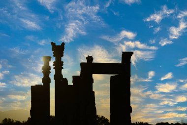 İran 'ın Şiraz kentinde ve Pers İmparatorluğu' nun başkentinde yer alan Persepolis, yaklaşık 2500 yıl önce Pers Kralı I. Darius tarafından kuruldu..