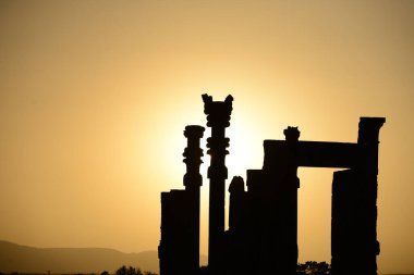 İran 'ın Şiraz kentinde ve Pers İmparatorluğu' nun başkentinde yer alan Persepolis, yaklaşık 2500 yıl önce Pers Kralı I. Darius tarafından kuruldu..