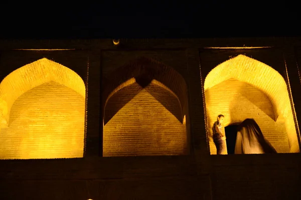 Мост Хаджу Исфахане Загорелся Сумерках Иране — стоковое фото