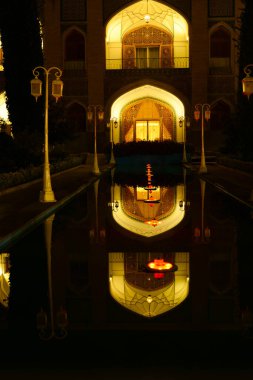 Si-o-se pol Köprüsü, İsfahan, İran 'da 1602 yılında inşa edildi. 33 kemeri var. İsfahan 'ın sembolü..