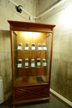 İran 'ın Haman kentindeki İbn-i Sina (Avicenna) mozolesinde mezar