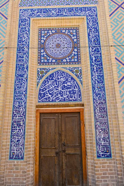 Tradycyjne Ceramiczne Płytki Ścienne Centralny Iwan Historycznego Meczetu Jameh Starym — Zdjęcie stockowe