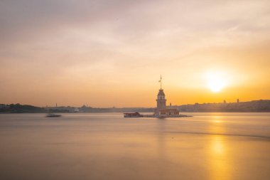 Yeni restore edilen Bakire Kulesi uzun pozlama tekniği kullanılarak fotoğraflandı..
