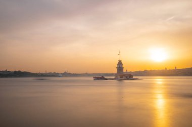 Yeni restore edilen Bakire Kulesi uzun pozlama tekniği kullanılarak fotoğraflandı..