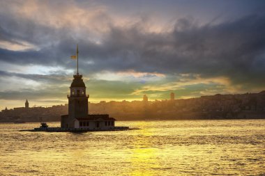 Maiden 's Tower' ın yeni versiyonu İstanbul, Türkiye. (KIZ KULESI) Yeni görünüş. İstanbullar İnci Bakireler Kulesi yenilendikten sonra yeniden açıldı..