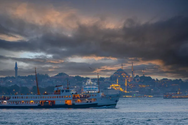 Historische Halbinsel Und Alte Istanbul Fähren Sonnenuntergang — Stockfoto