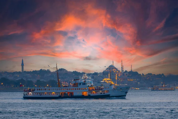 Исторический Полуостров Старые Паромы Стамбуле Время Захода Солнца — стоковое фото