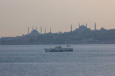 Marmara Denizi ve Mavi Cami, Ayasofya, İstanbul 'da güzel bir gün batımı