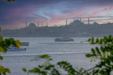 Marmara Denizi ve Mavi Cami, Ayasofya, İstanbul 'da güzel bir gün batımı