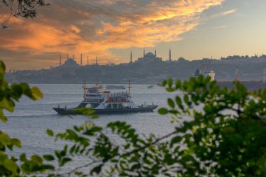 Marmara Denizi ve Mavi Cami, Ayasofya, İstanbul 'da güzel bir gün batımı