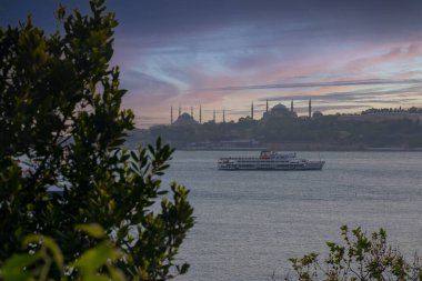 Marmara Denizi ve Mavi Cami, Ayasofya, İstanbul 'da güzel bir gün batımı