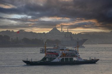 Marmara Denizi ve Mavi Cami, Ayasofya, İstanbul 'da güzel bir gün batımı