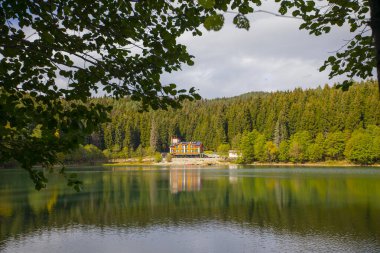 Blacklake (Karagl) Savsat, yeni restore edilen devletinde turizme çıkarıldı.