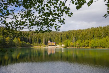 Blacklake (Karagl) Savsat, yeni restore edilen devletinde turizme çıkarıldı.