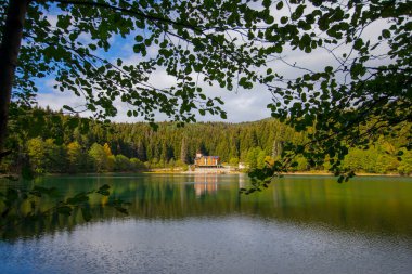 Blacklake (Karagl) Savsat, yeni restore edilen devletinde turizme çıkarıldı.