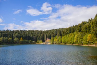 Blacklake (Karagl) Savsat, yeni restore edilen devletinde turizme çıkarıldı.