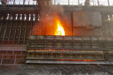 Kardemir Demir ve Çelik Fabrikası 'nın panoramik manzarası. Kokain ve metalürji fabrikasının kömür kulesi. Karabuk, Türkiye