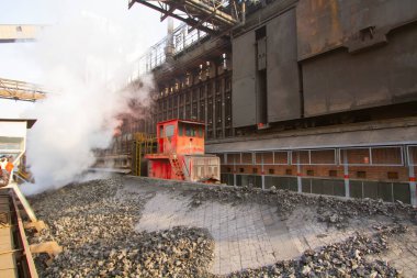 Kardemir Demir ve Çelik Fabrikası 'nın panoramik manzarası. Kokain ve metalürji fabrikasının kömür kulesi. Karabuk, Türkiye