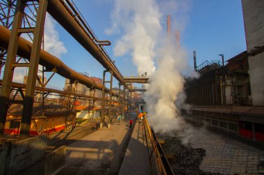 Kardemir Demir ve Çelik Fabrikası 'nın panoramik manzarası. Kokain ve metalürji fabrikasının kömür kulesi. Karabuk, Türkiye