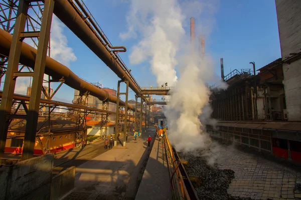 Kardemir Karabuk鉄鋼工場のパノラマビュー コークスや冶金工場の石炭塔 トルコのカラブク — ストック写真