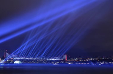  Türkiye Cumhuriyeti Günü kutlamaları sırasında İstanbul Boğazı 'nda havai fişek gösterisi