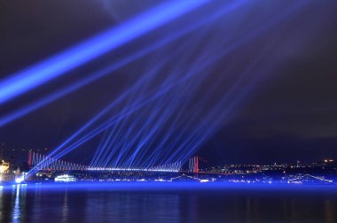  Türkiye Cumhuriyeti Günü kutlamaları sırasında İstanbul Boğazı 'nda havai fişek gösterisi