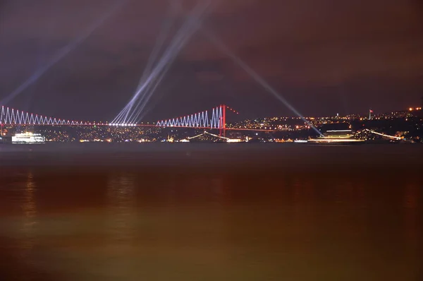 Fogos Artifício Sobre Estreito Bósforo Durante Celebrações Dia República Turca — Fotografia de Stock