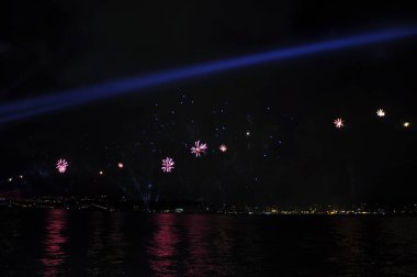  Türkiye Cumhuriyeti Günü kutlamaları sırasında İstanbul Boğazı 'nda havai fişek gösterisi