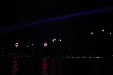  Türkiye Cumhuriyeti Günü kutlamaları sırasında İstanbul Boğazı 'nda havai fişek gösterisi