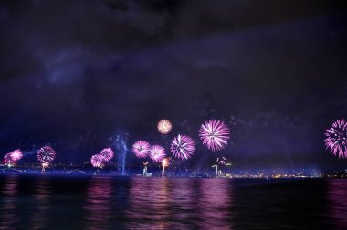 29 Ekim Cumhuriyet Günü (29 Ekim Cumhuriyet Bayrami) Havai fişekleri Kutlama Fotoğrafı, engelli Uskudar, İstanbul Türkiye