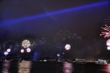 29 Ekim Cumhuriyet Günü (29 Ekim Cumhuriyet Bayrami) Havai fişekleri Kutlama Fotoğrafı, engelli Uskudar, İstanbul Türkiye