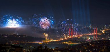 29 Ekim Cumhuriyet Günü (29 Ekim Cumhuriyet Bayrami) Havai fişekleri Kutlama Fotoğrafı, engelli Uskudar, İstanbul Türkiye