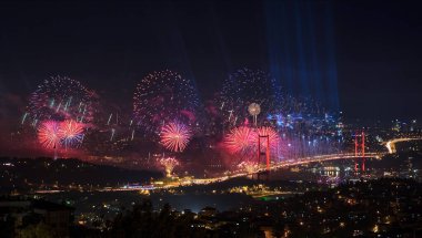 29 Ekim Cumhuriyet Günü (29 Ekim Cumhuriyet Bayrami) Havai fişekleri Kutlama Fotoğrafı, engelli Uskudar, İstanbul Türkiye